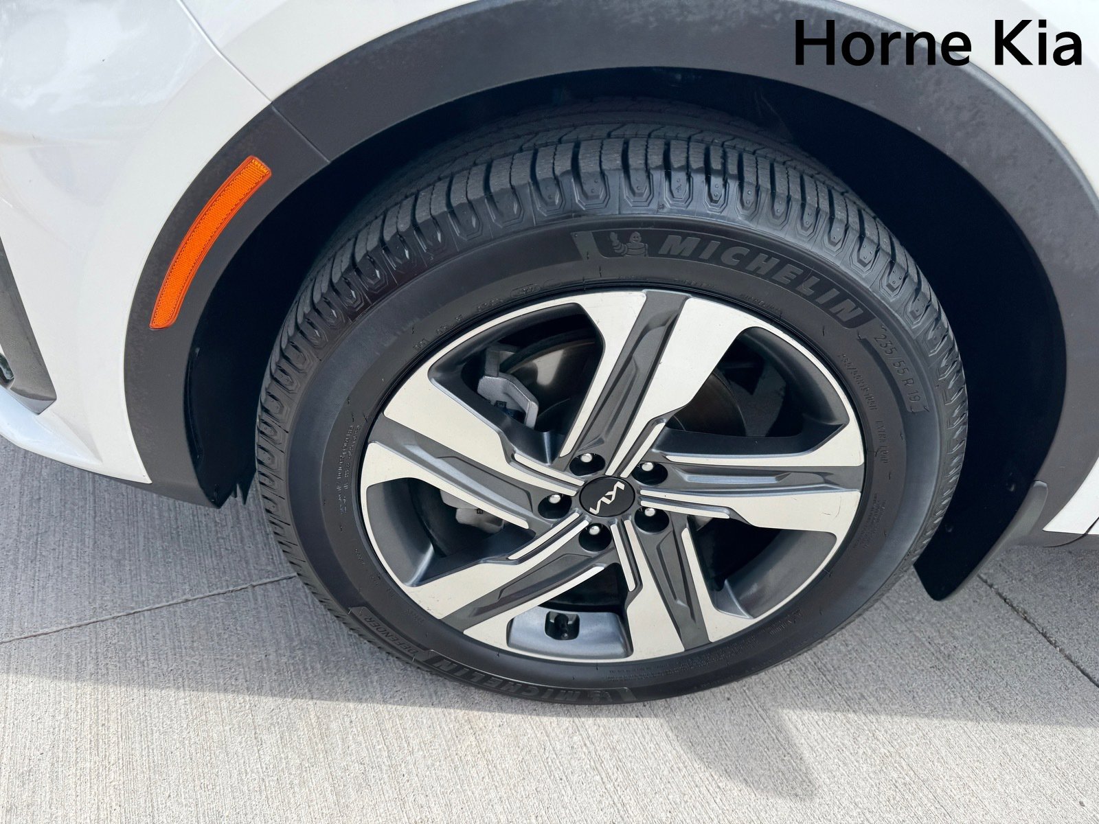 Certified 2022 Kia Sorento EX w/ Panoramic Sunroof Package image 8