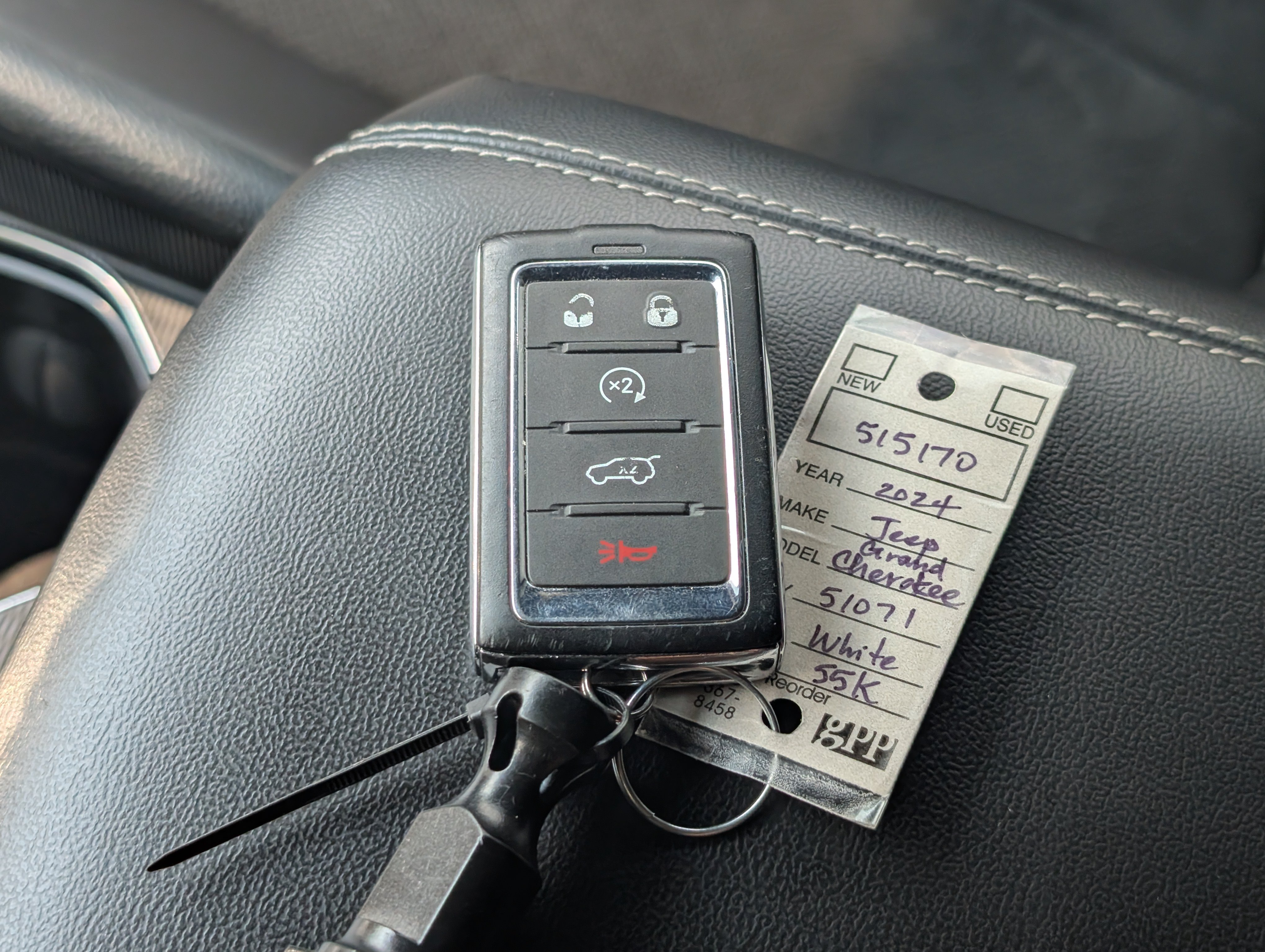 Used 2024 Jeep Grand Cherokee L Laredo AWD/4WD image 40