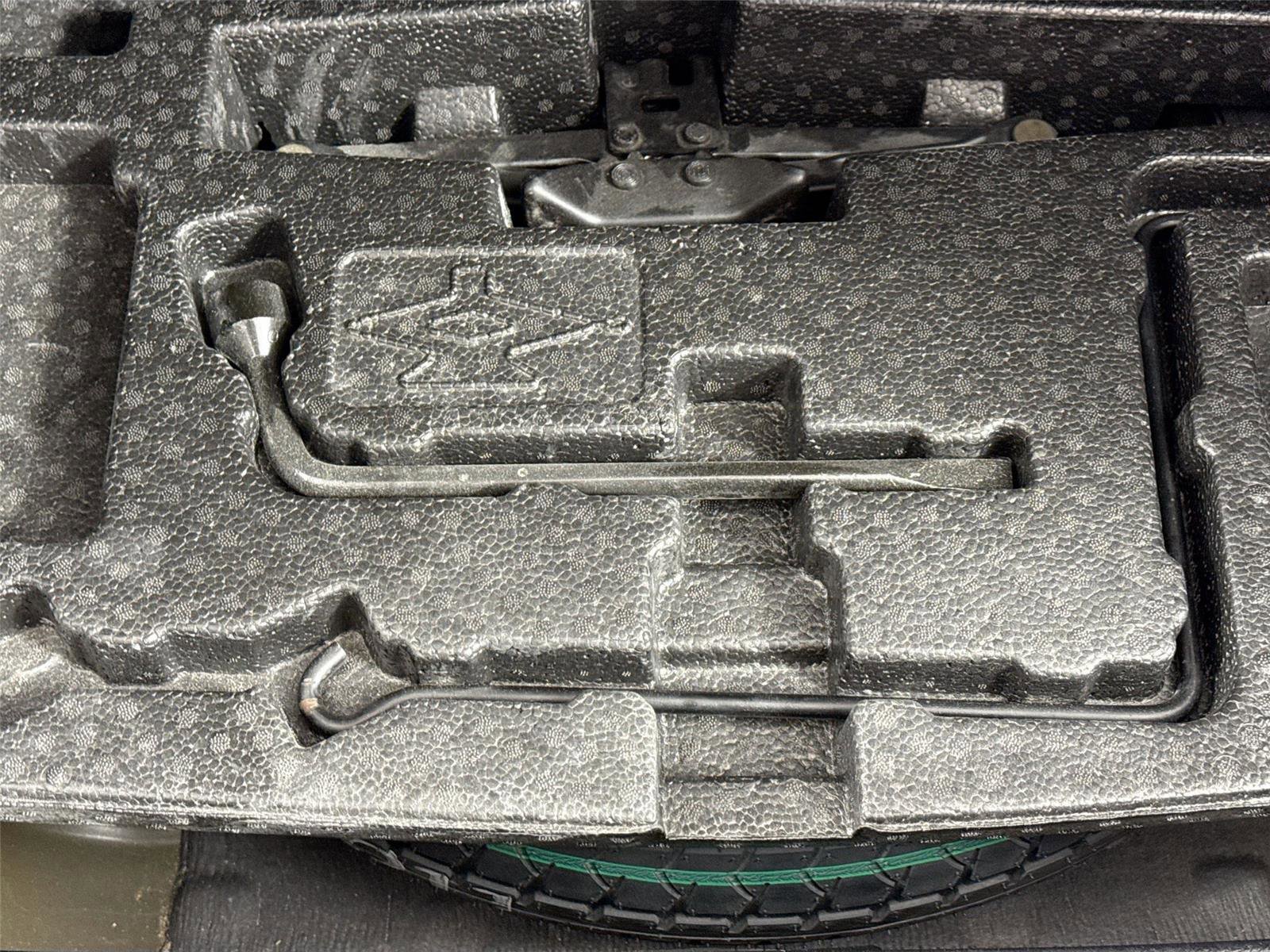 Used 2018 Toyota Avalon XLE Premium image 45