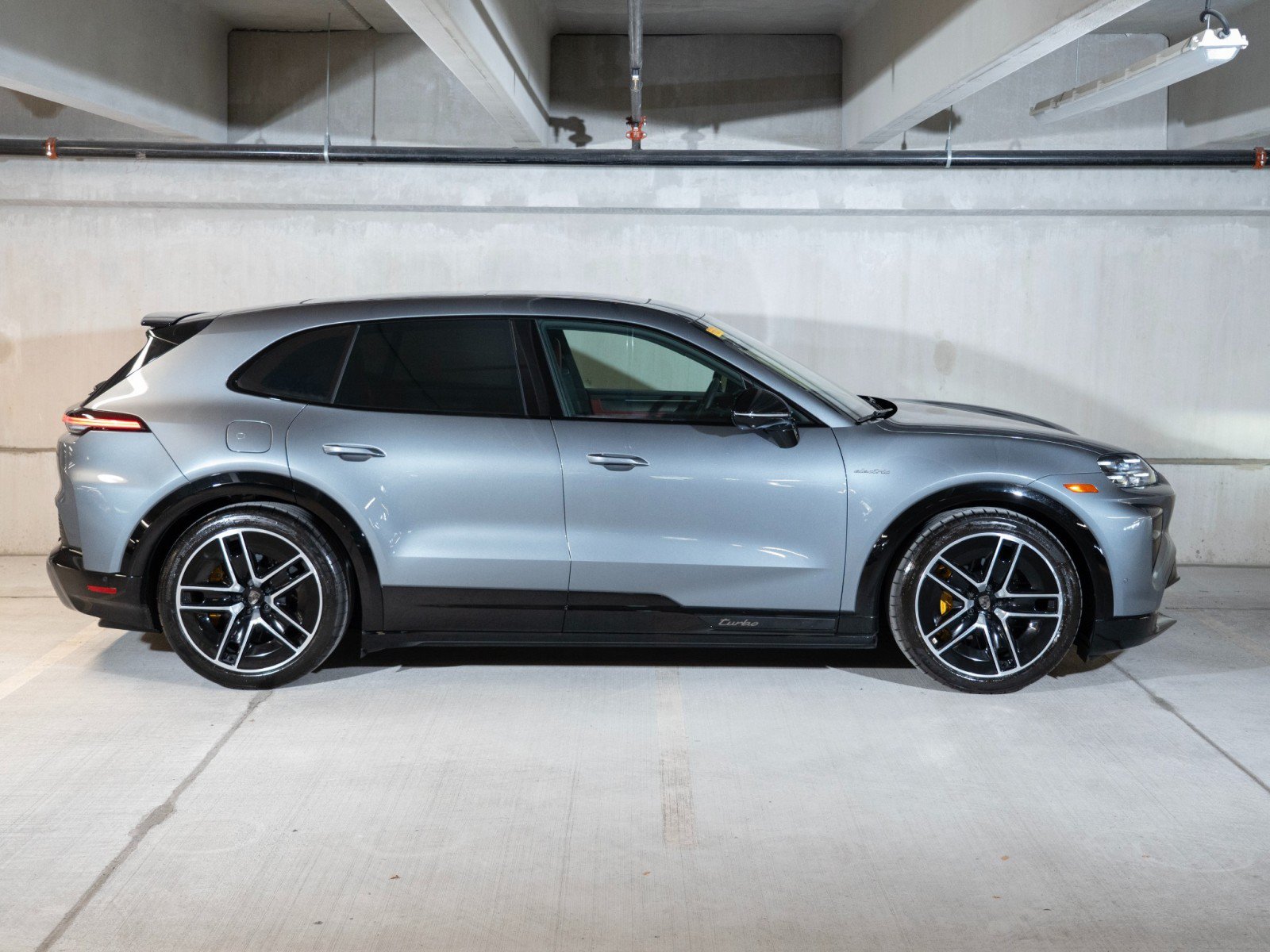 Used 2026 Porsche Cayenne Turbo Electric AWD/4WD image 8