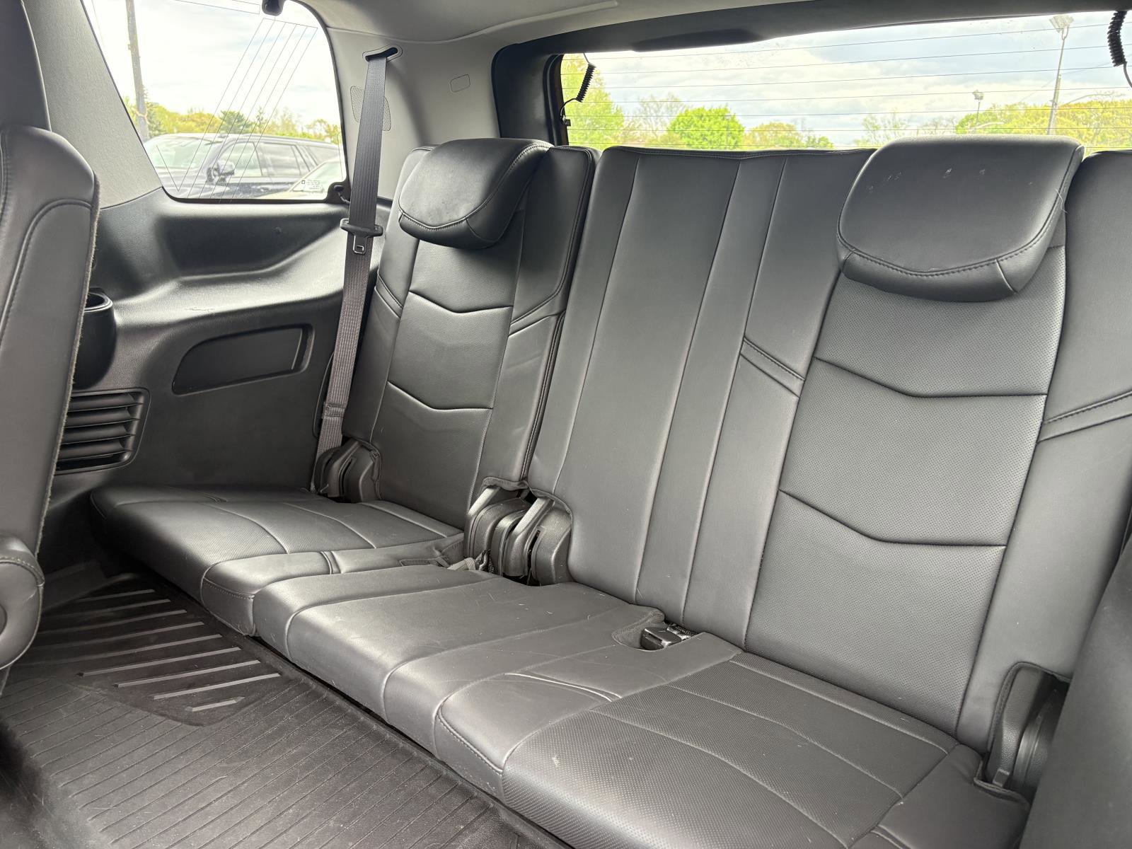 Used 2020 Cadillac Escalade Premium Luxury AWD/4WD image 13