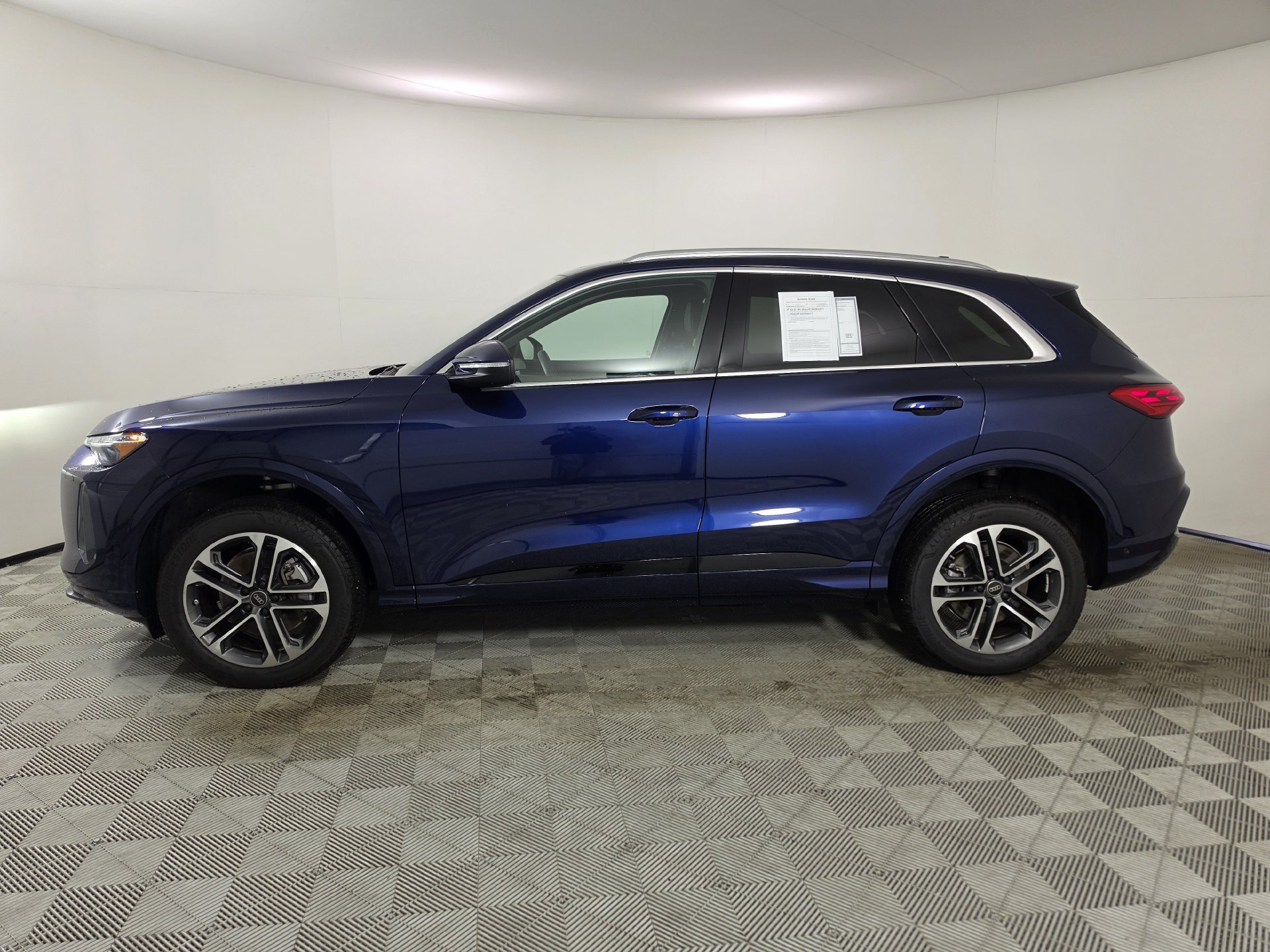 Certified 2025 Audi Q5 Premium w/ Convenience Package AWD/4WD image 38