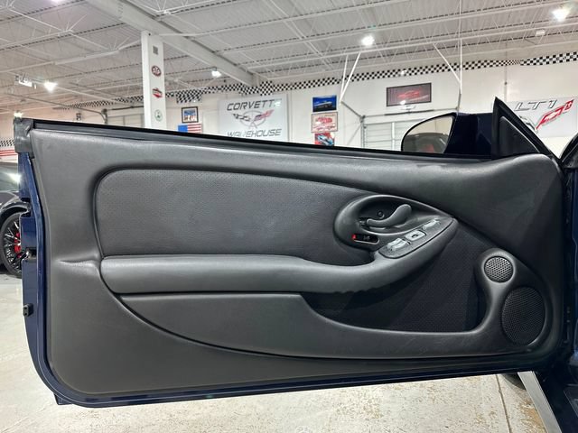Used 2000 Pontiac Firebird Formula w/ Security Pkg RWD image 13