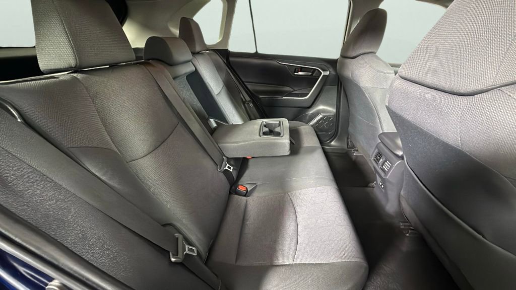 Used 2019 Toyota RAV4 XLE w/ Convenience Package FWD image 29