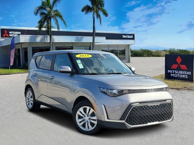 Used 2025 Kia Soul LX image 1