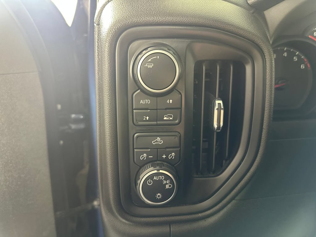 Used 2022 Chevrolet Silverado 1500 Custom AWD/4WD image 17