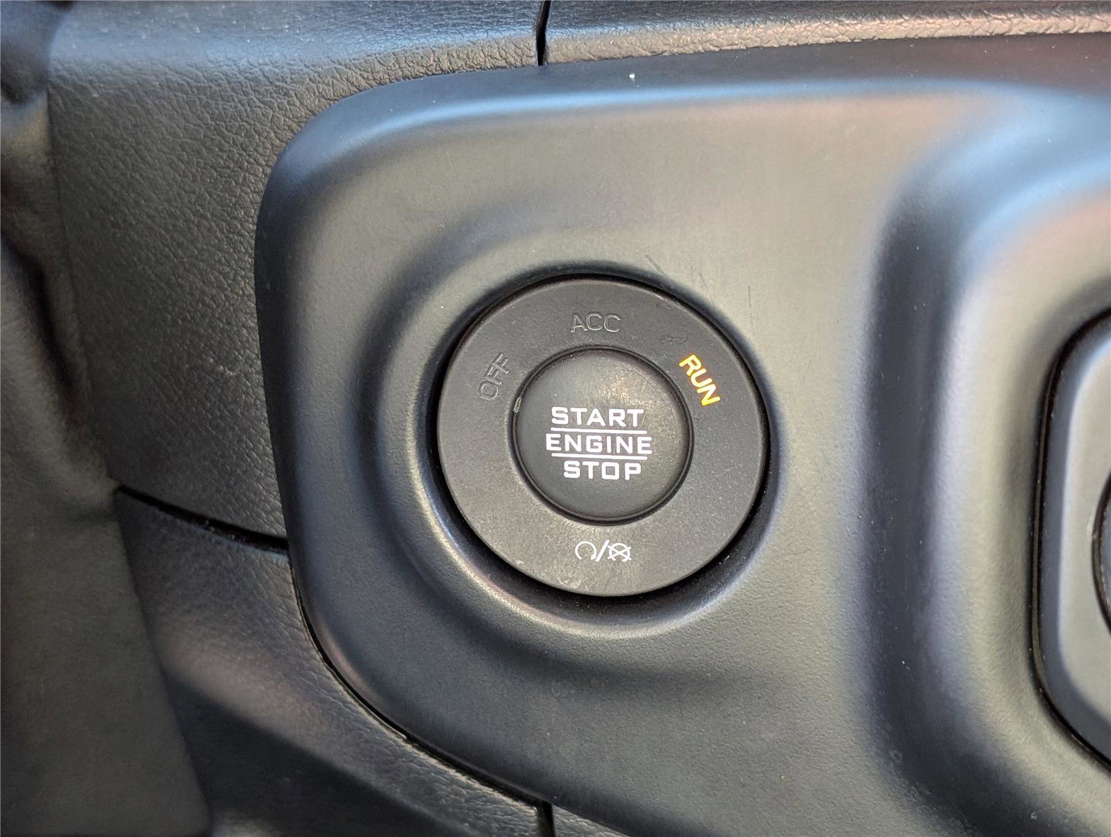 Used 2020 Jeep Wrangler Unlimited Sahara image 23