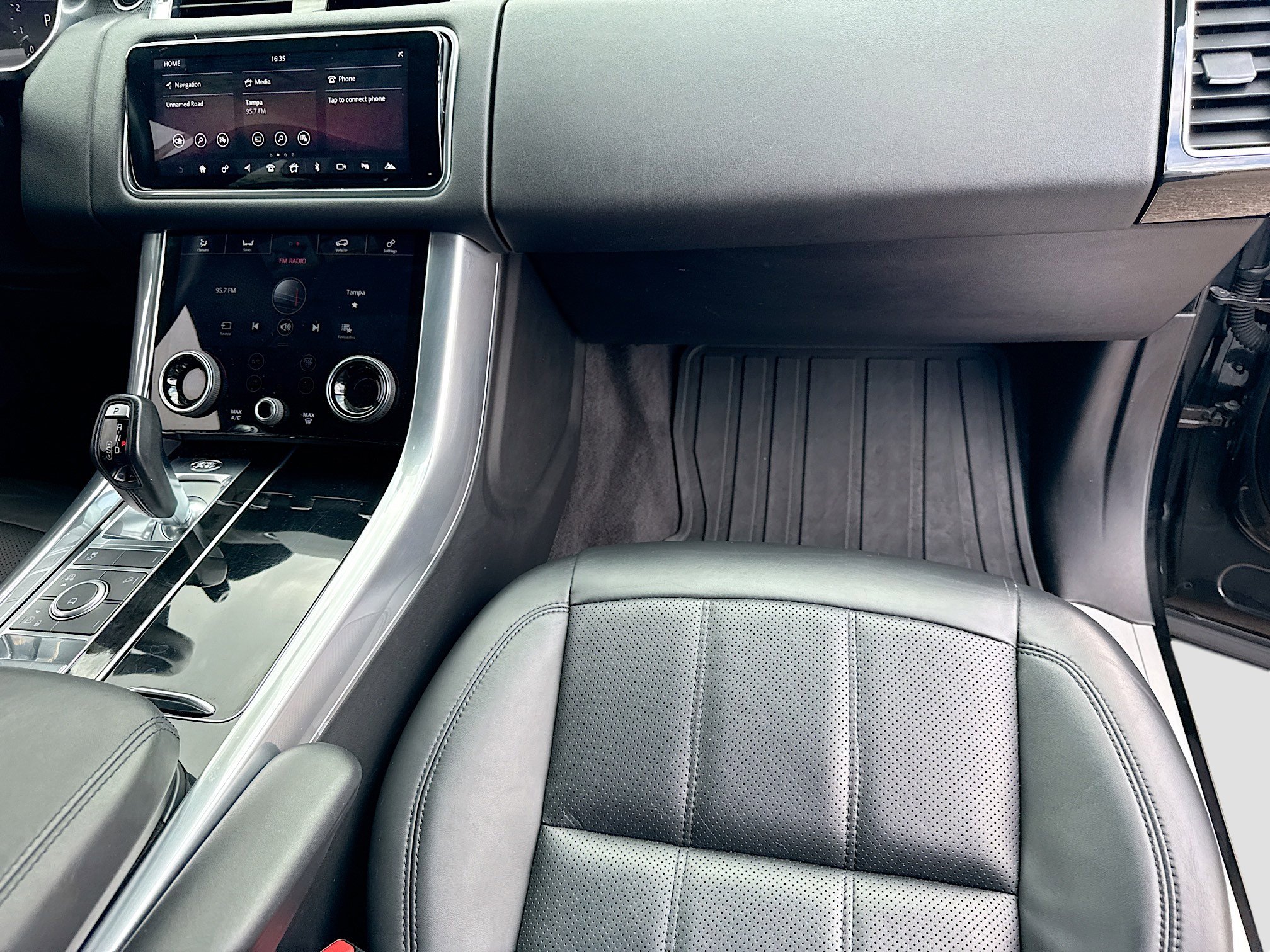 Used 2020 Land Rover Range Rover Sport HSE image 18