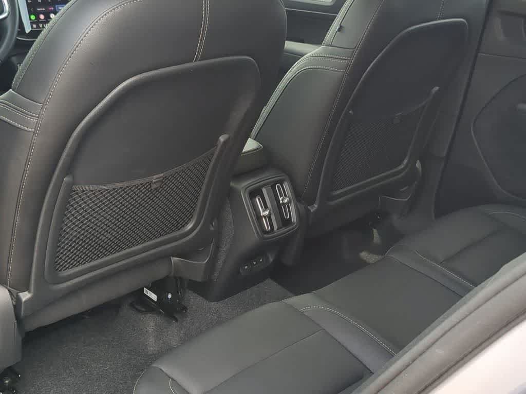 Certified 2026 Volvo XC40 B5 Plus AWD/4WD image 17