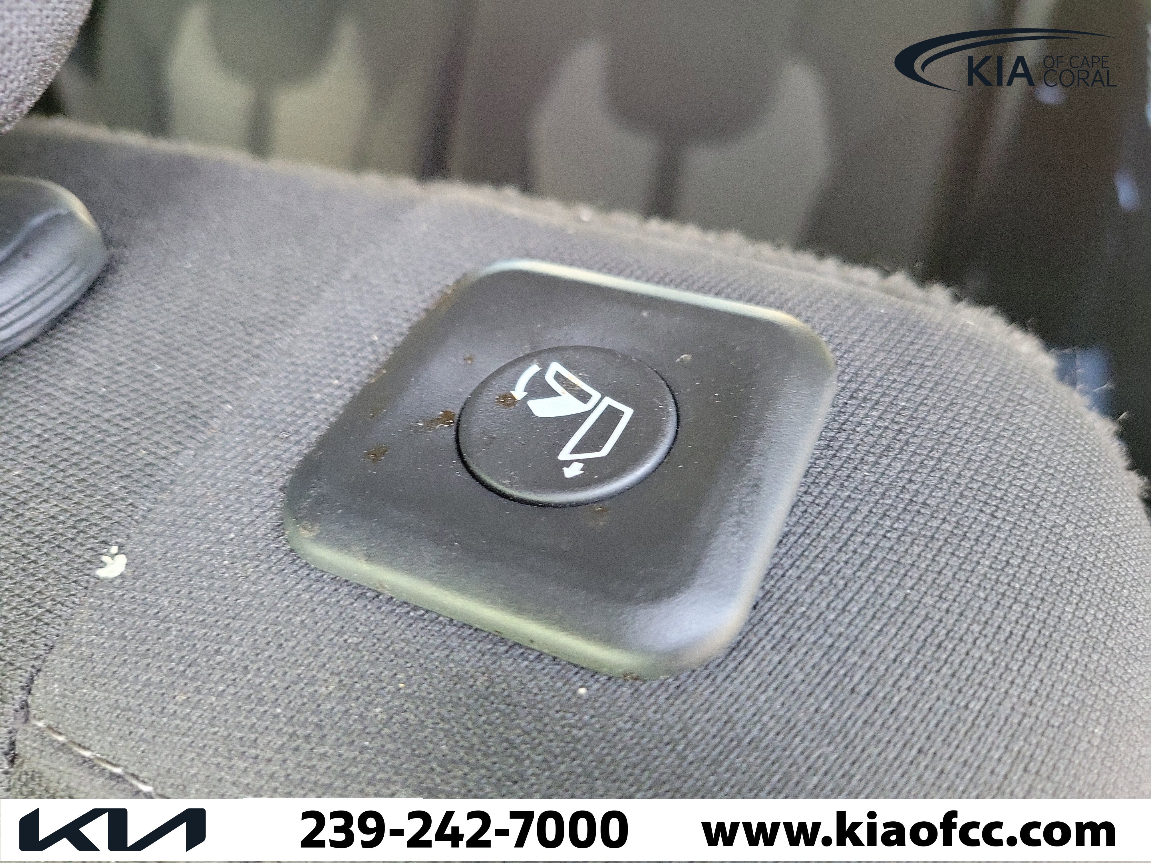 Used 2023 Kia Sorento LX FWD image 11