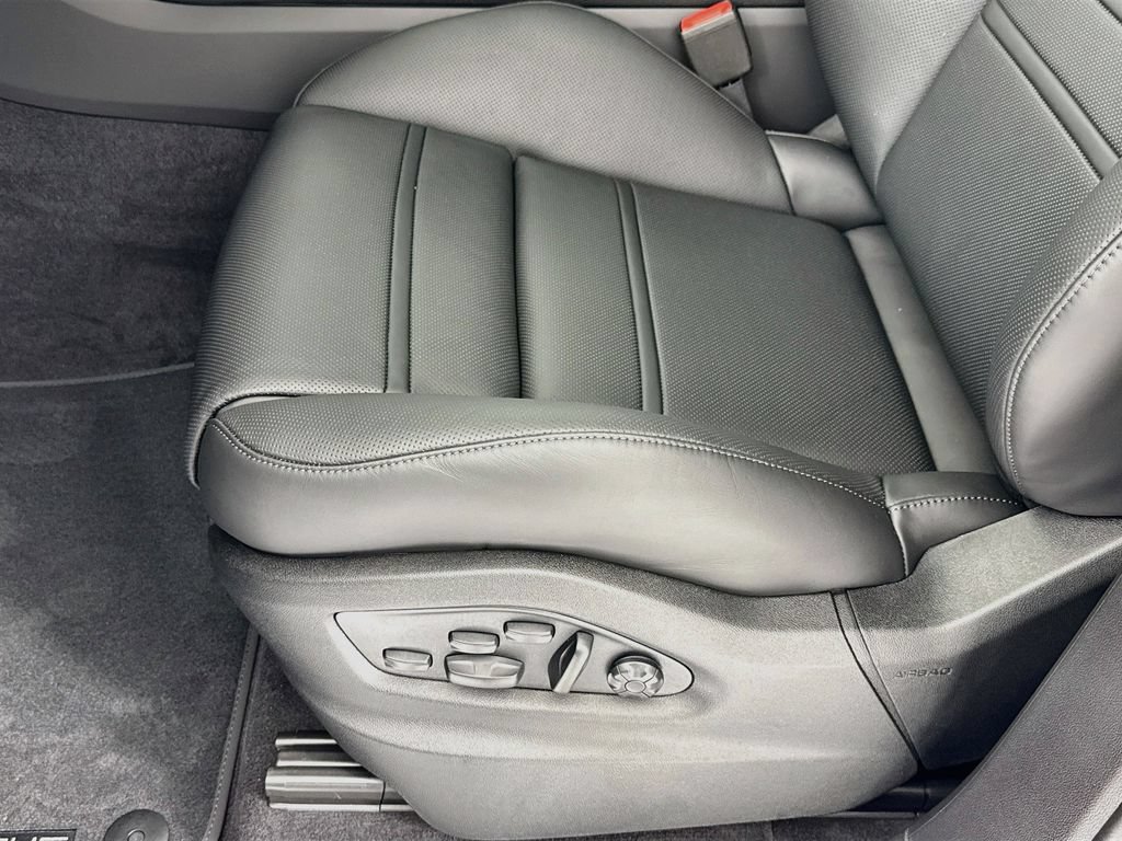 New 2026 Porsche Cayenne Coupe AWD/4WD image 13