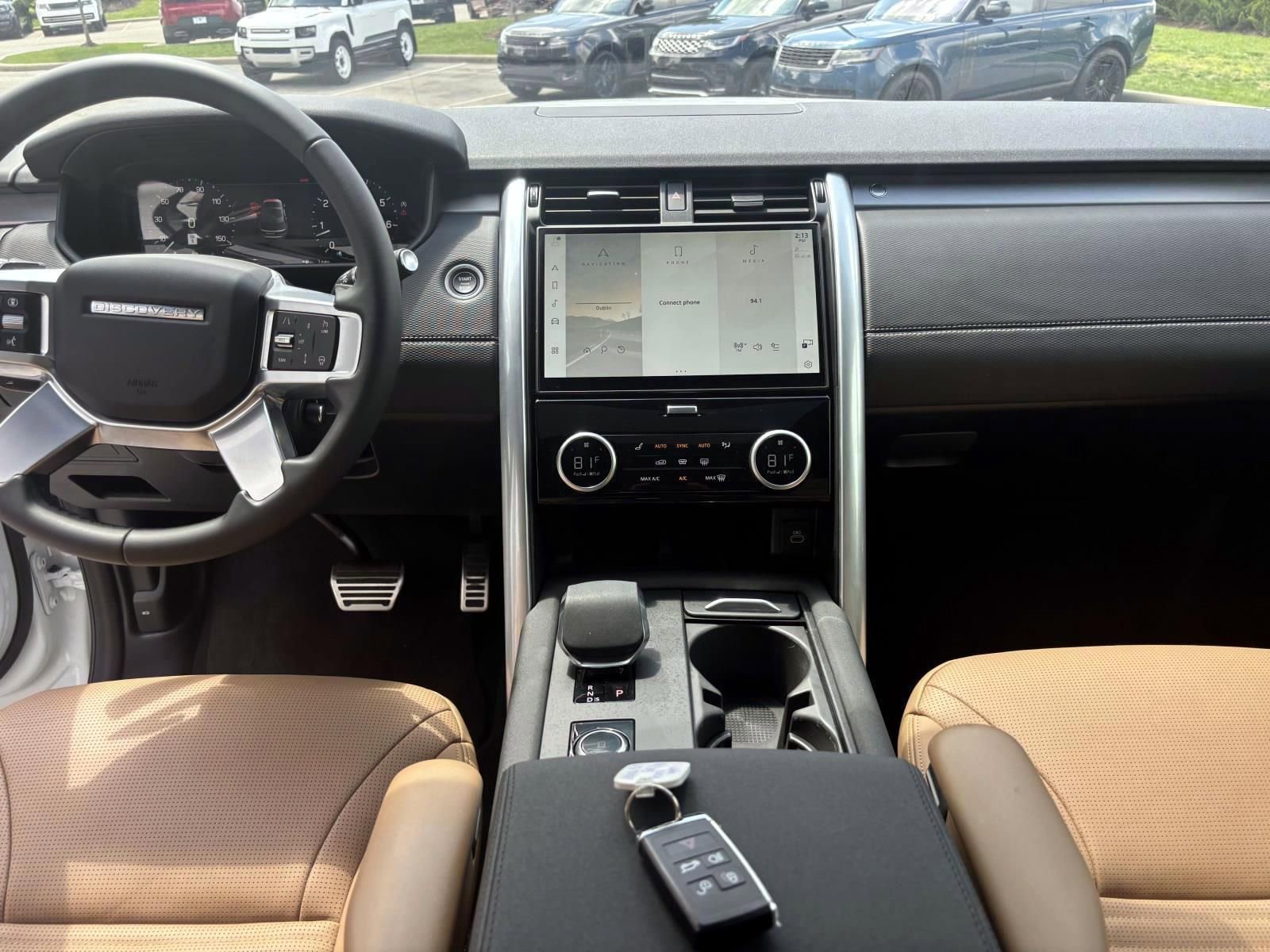 Used 2025 Land Rover Discovery Dynamic SE AWD/4WD image 23