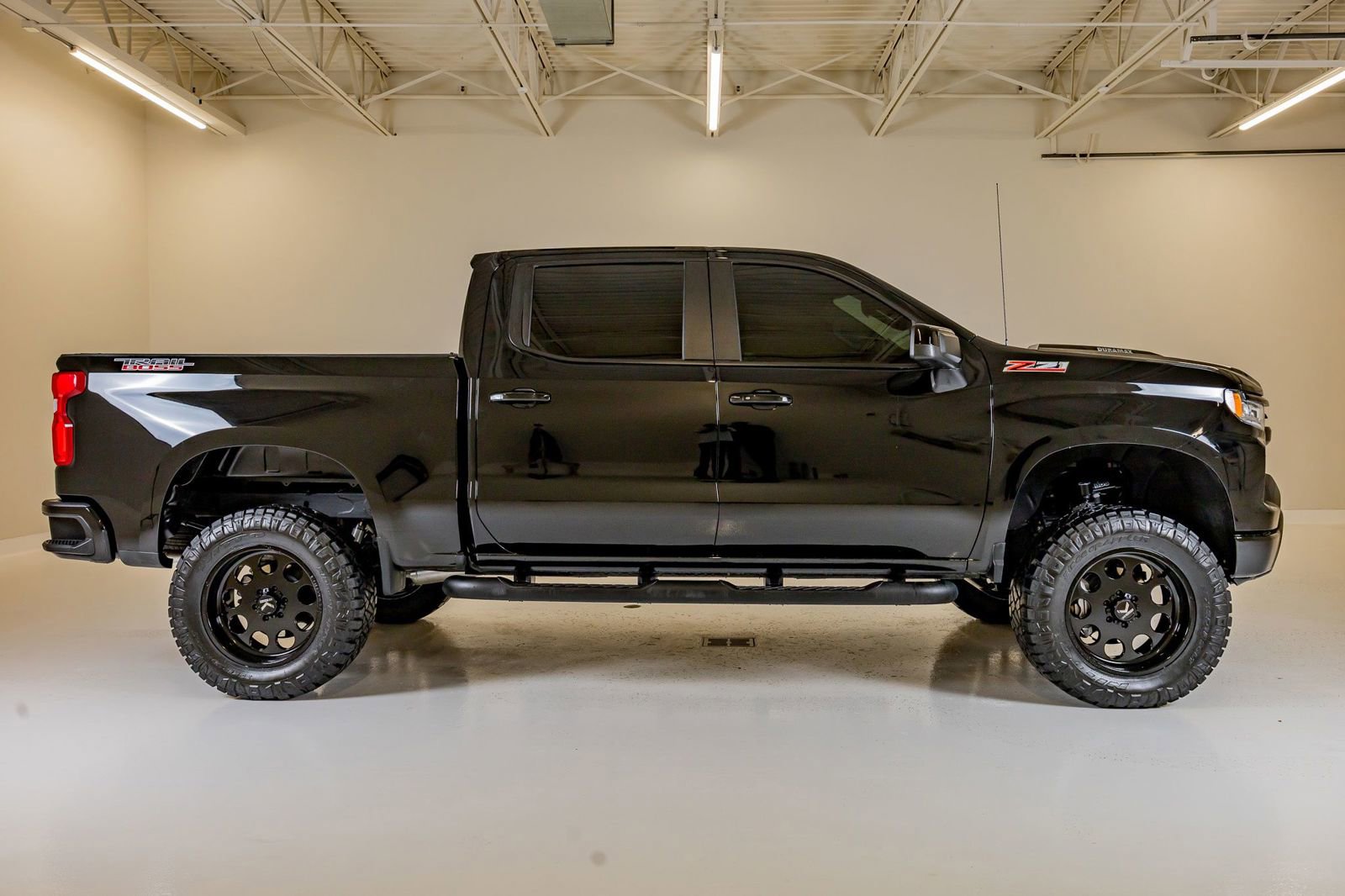 Used 2025 Chevrolet Silverado 1500 LT Trail Boss w/ Convenience Package II AWD/4WD image 11