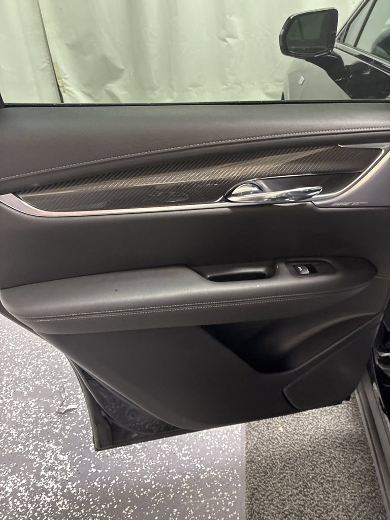 Used 2024 Cadillac XT6 Sport w/ LPO, Floor Liner Package AWD/4WD image 25