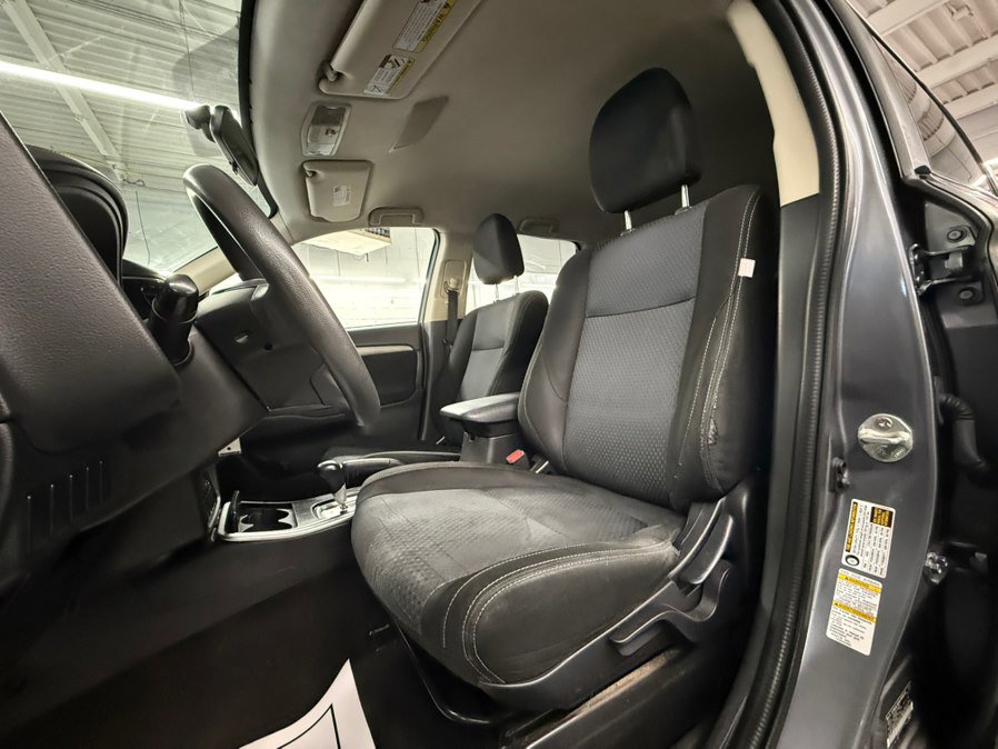 Used 2018 Mitsubishi Outlander ES image 16