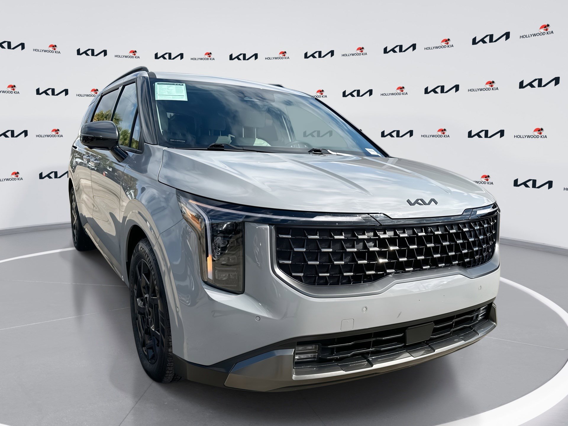 Used 2025 Kia Carnival SX Prestige image 1