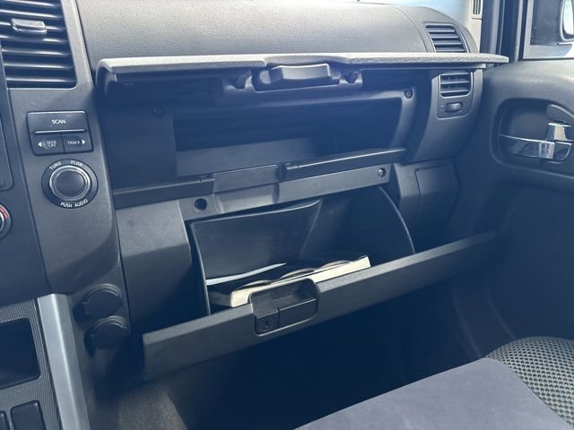 Used 2010 Nissan Pathfinder SE image 39