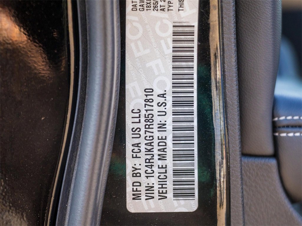 Used 2024 Jeep Grand Cherokee L Laredo image 34