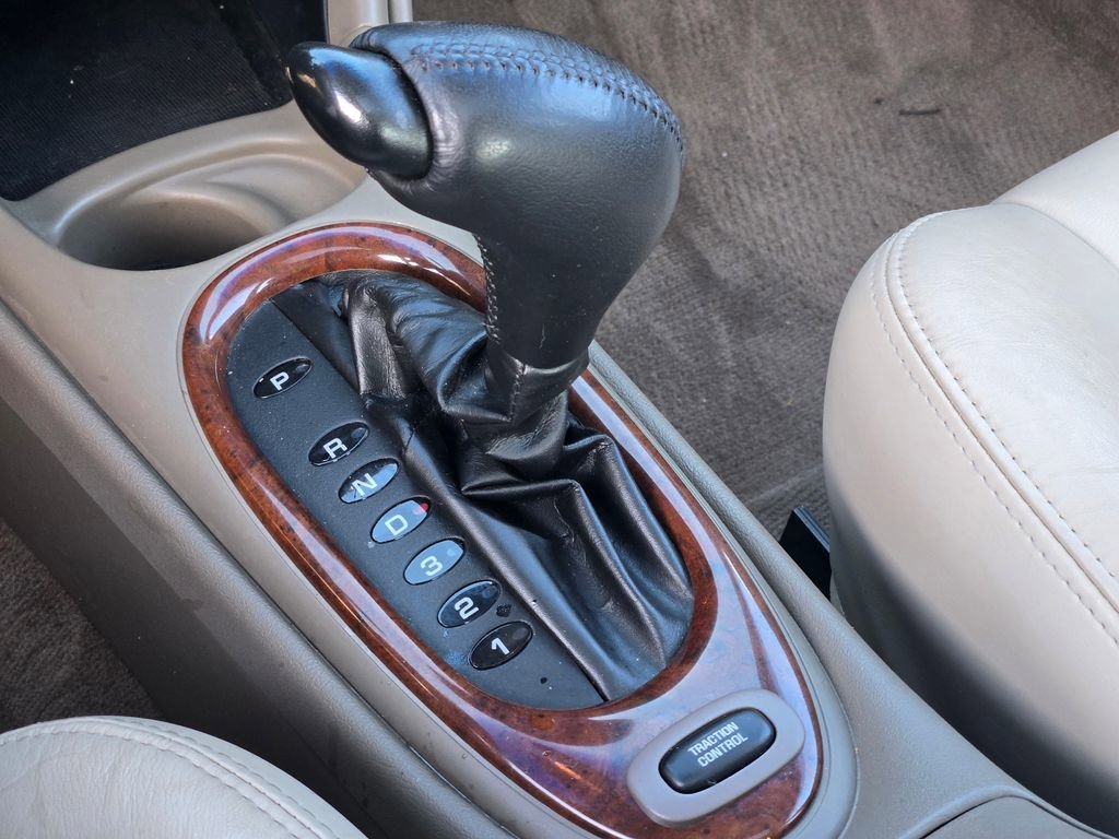 Used 2000 Oldsmobile Intrigue GLS image 35