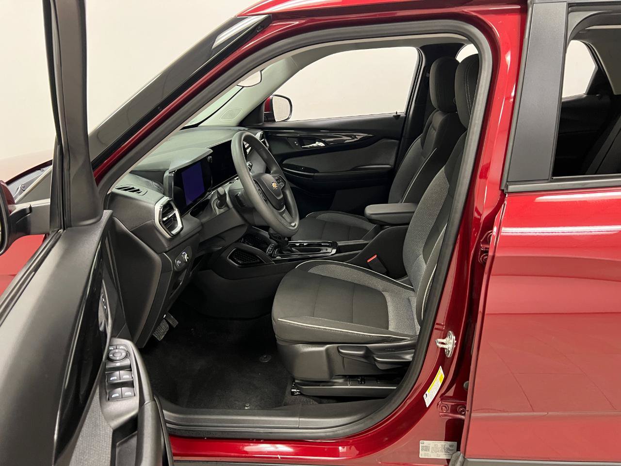 Used 2025 Chevrolet TrailBlazer LT FWD image 22