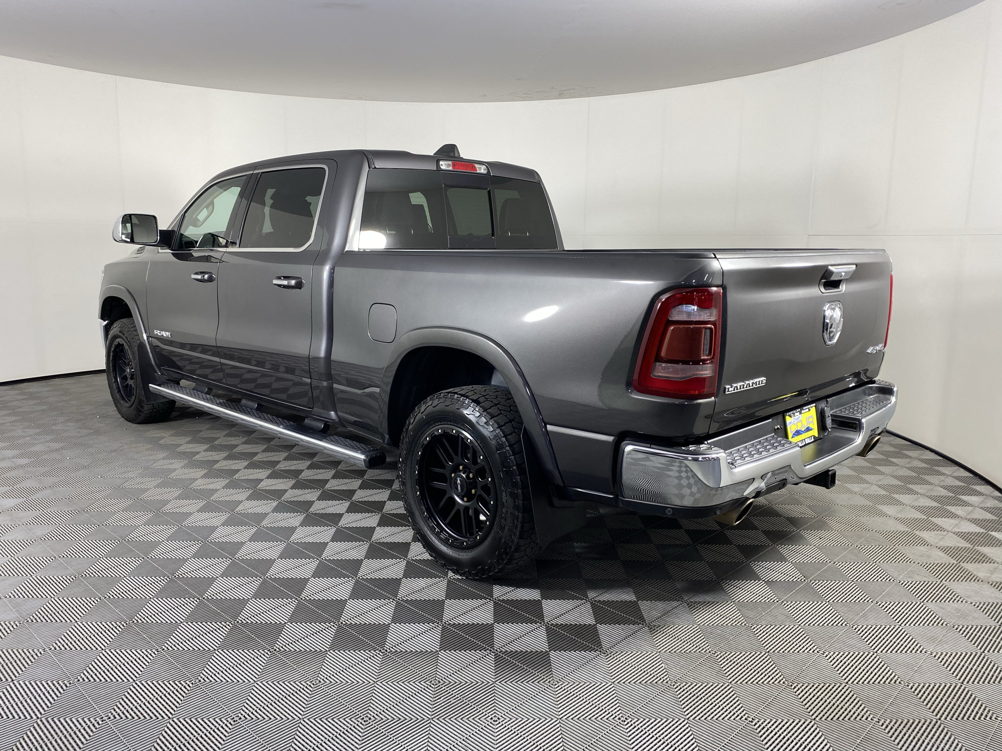 Used 2019 RAM 1500 Laramie AWD/4WD image 6