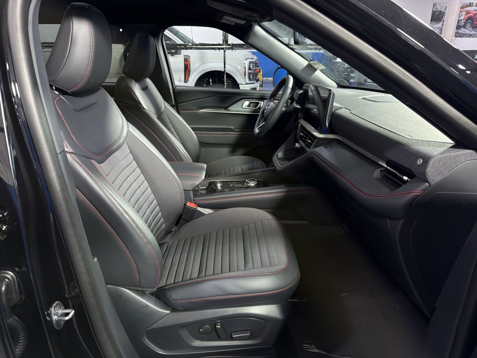 New 2026 Ford Explorer ST-Line w/ ST-Line Street Pack AWD/4WD image 22