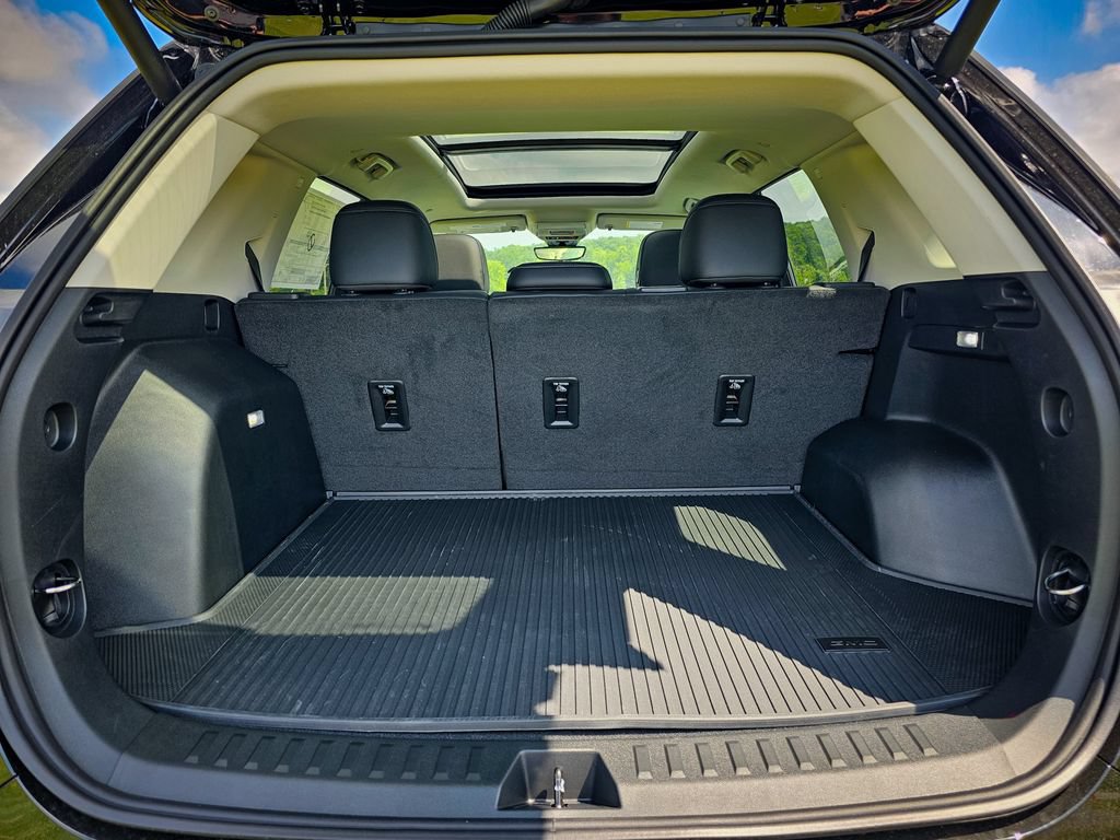 New 2026 GMC Terrain Denali w/ LPO, Floor Liner Package AWD/4WD image 37