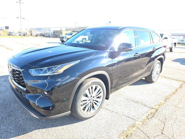 New 2026 Toyota Highlander Platinum image 3