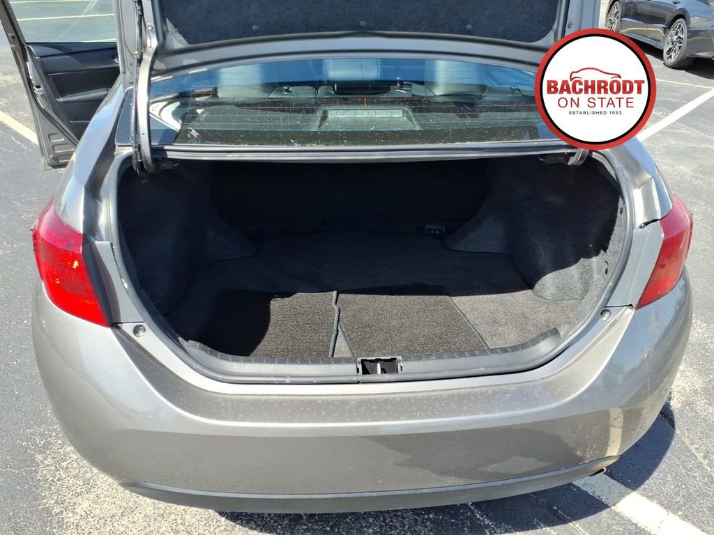 Used 2017 Toyota Corolla SE w/ Body Protection Package FWD image 30