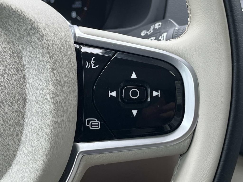Used 2022 Volvo XC90 T6 Inscription AWD/4WD image 32