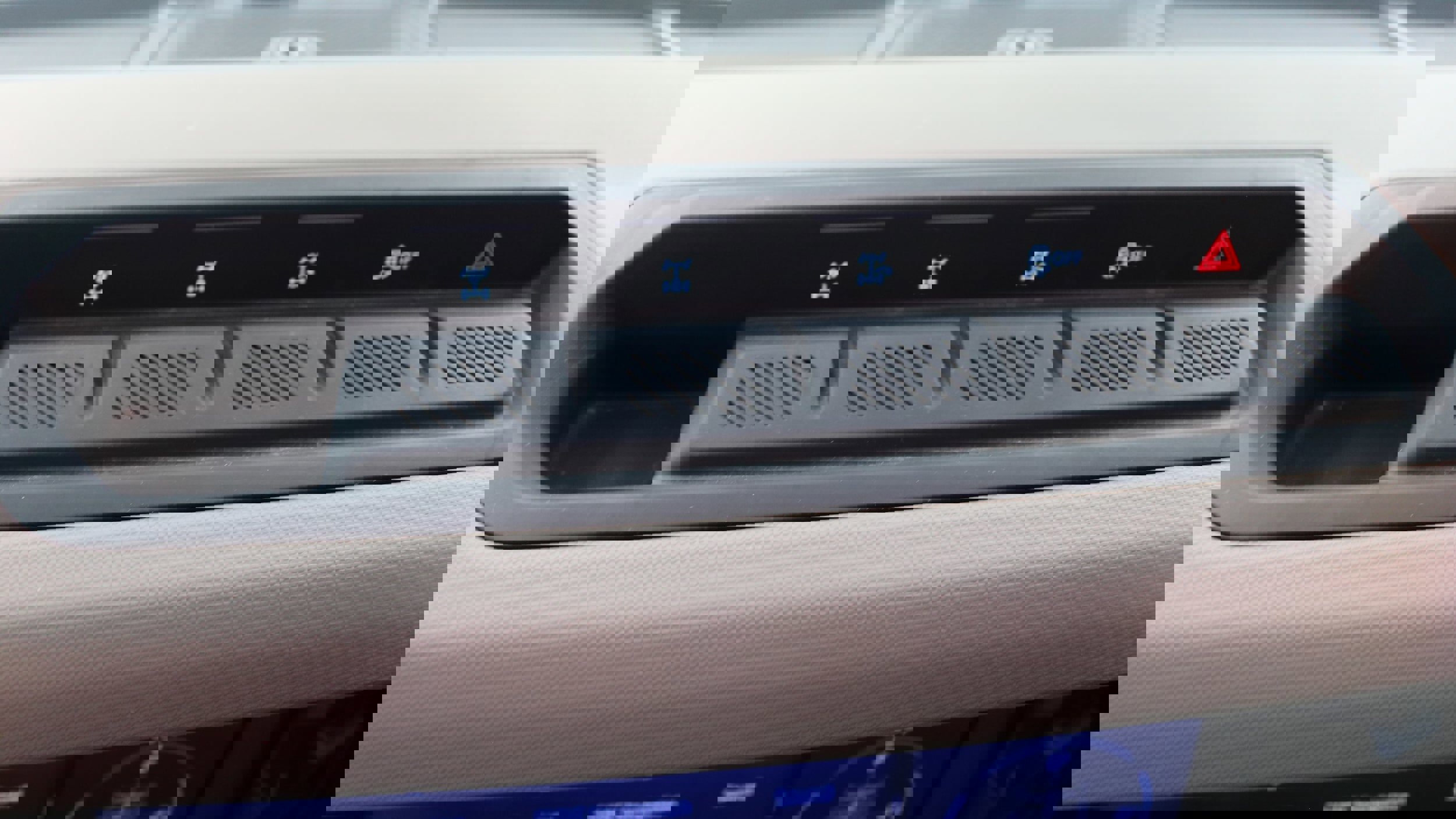 Used 2022 Ford Bronco Wildtrak image 18