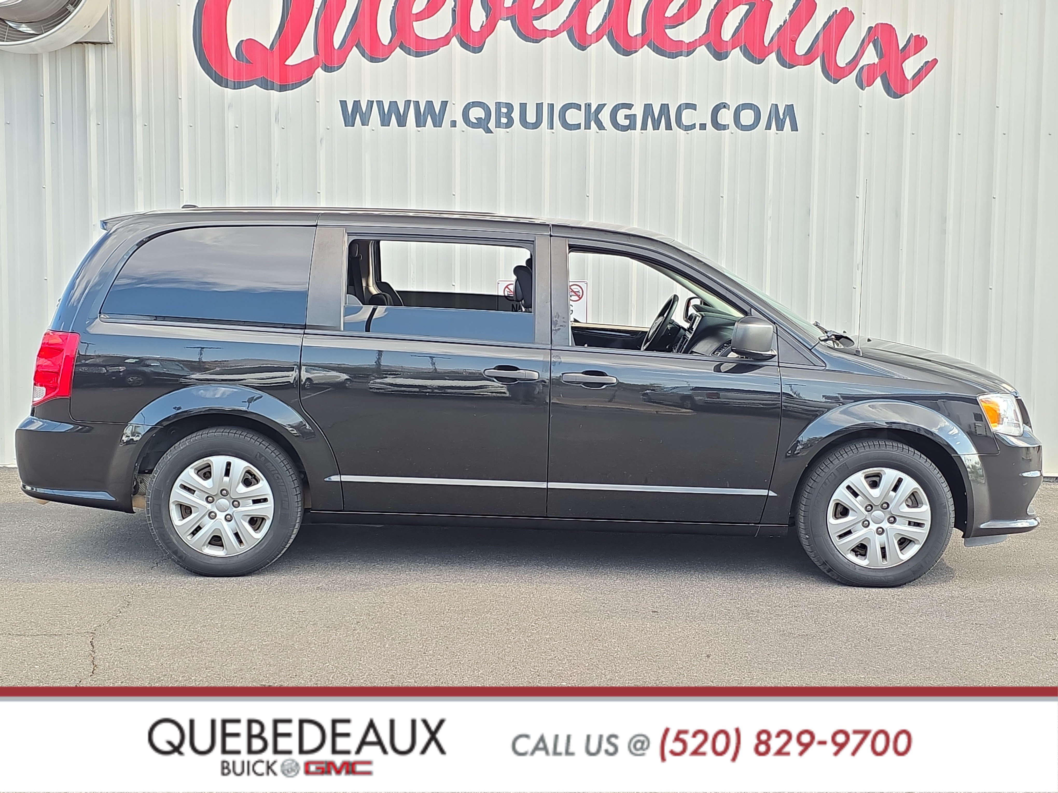 Used 2019 Dodge Grand Caravan SE w/ UConnect Hands-Free Group FWD image 8