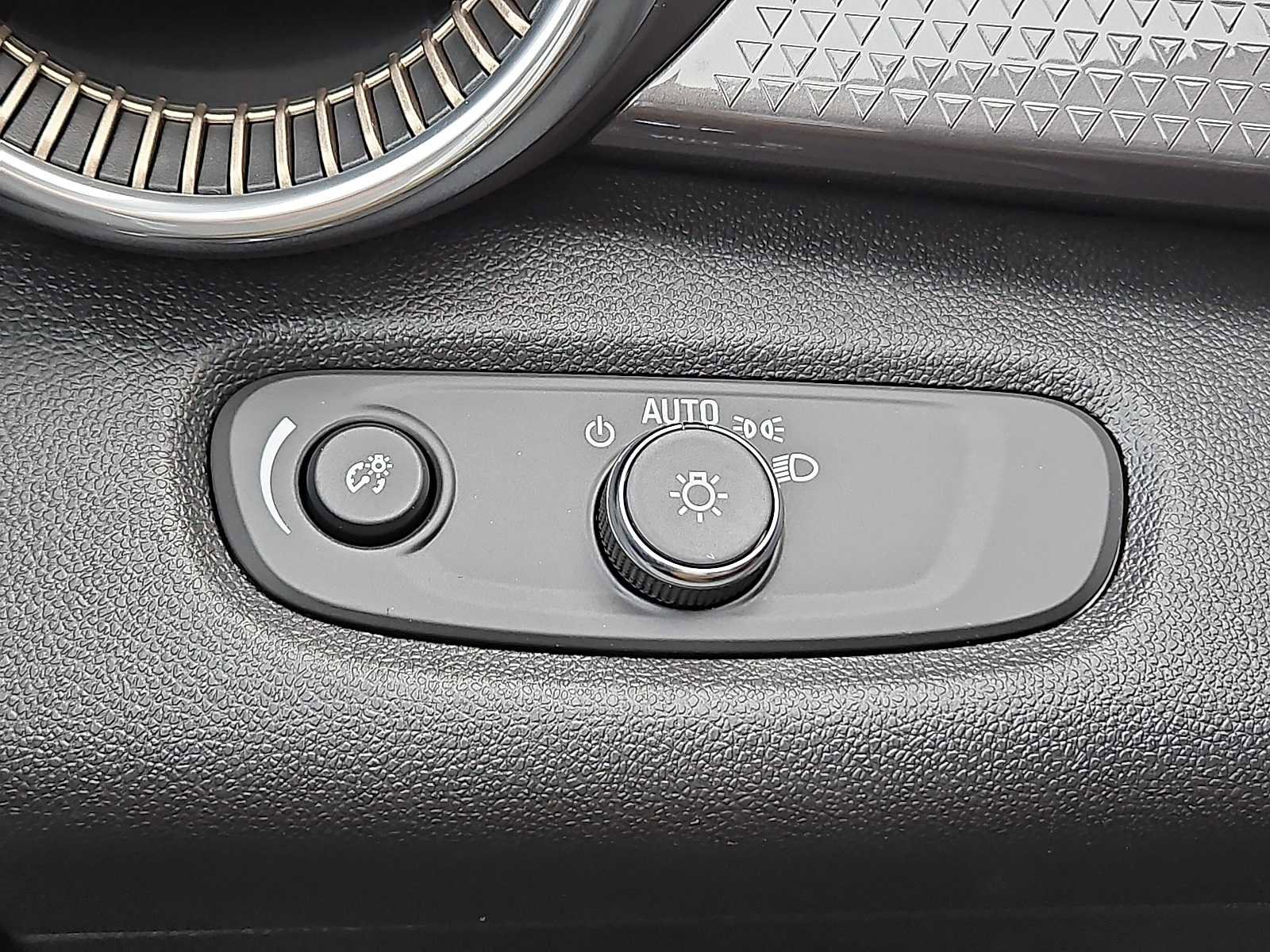 New 2025 Chevrolet Trax ACTIV w/ Driver Confidence Package image 15