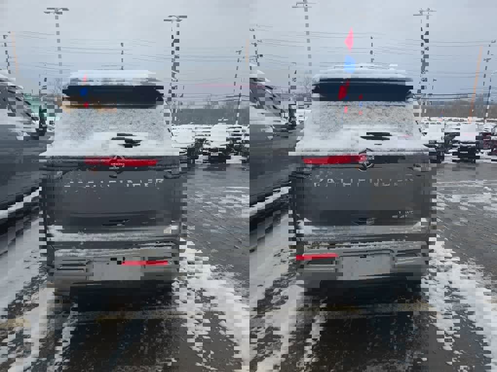 Used 2023 Nissan Pathfinder SL image 5