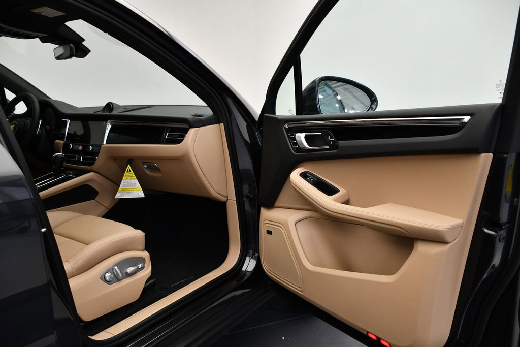 Certified 2025 Porsche Macan image 47