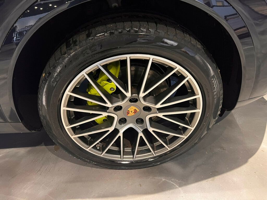 Used 2022 Porsche Cayenne E-Hybrid Coupe image 13