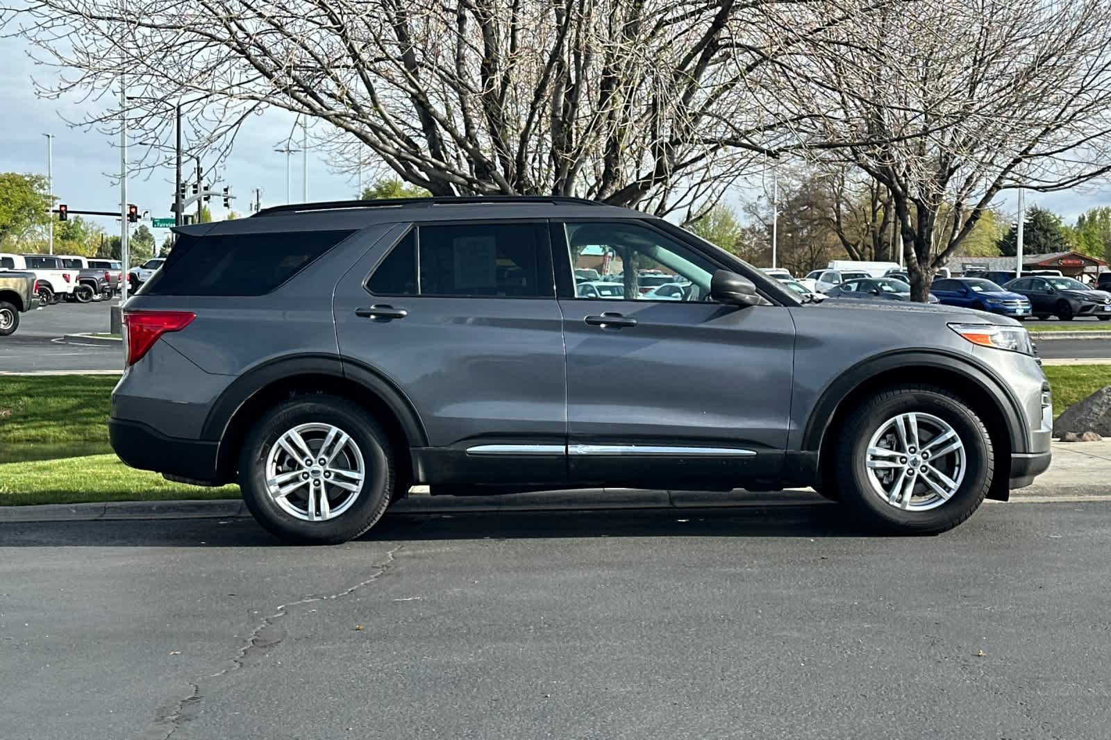 Certified 2023 Ford Explorer XLT w/ Equipment Group 202A AWD/4WD image 8