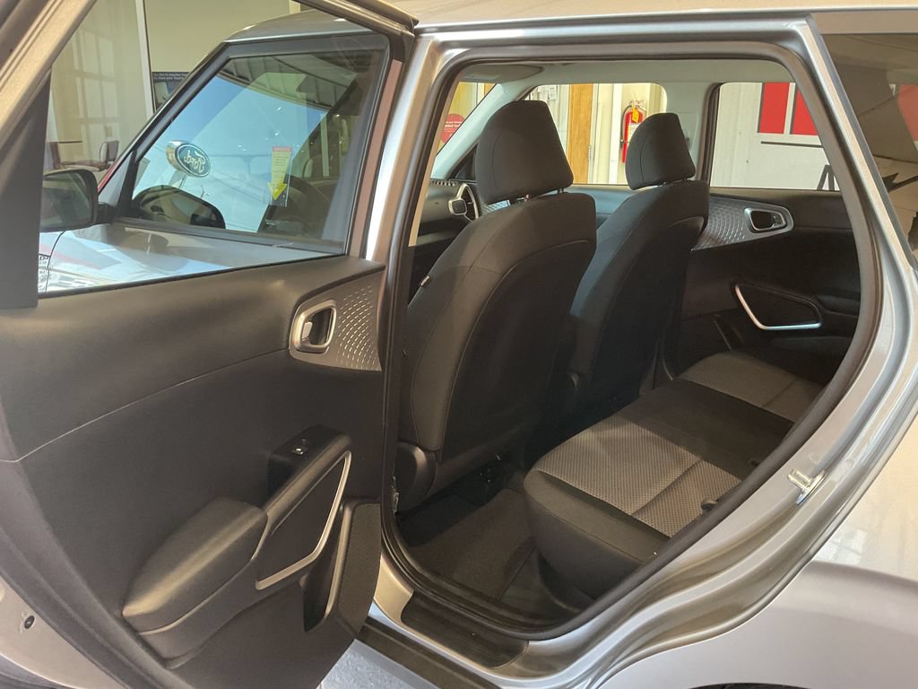 Used 2025 Kia Soul LX FWD image 26