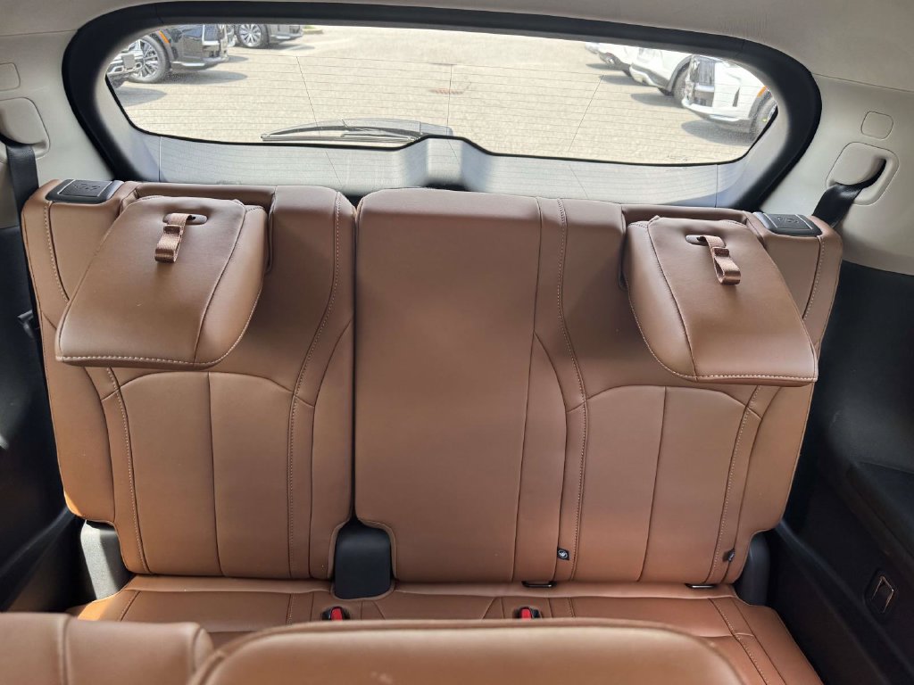 Used 2023 INFINITI QX60 Sensory w/ Cargo Package AWD/4WD image 11