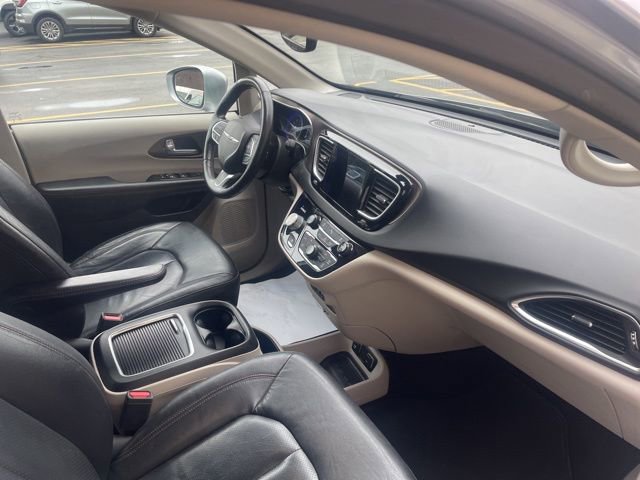 Used 2019 Chrysler Pacifica Touring-L Plus image 14