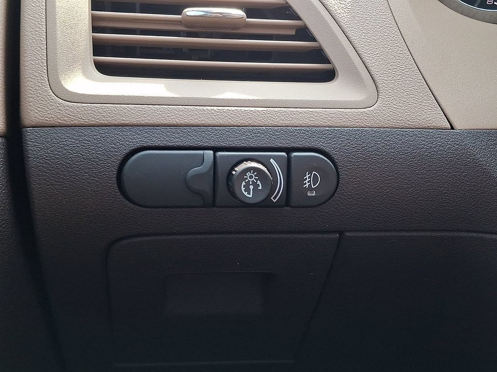 Used 2011 Chevrolet Malibu LTZ FWD image 25
