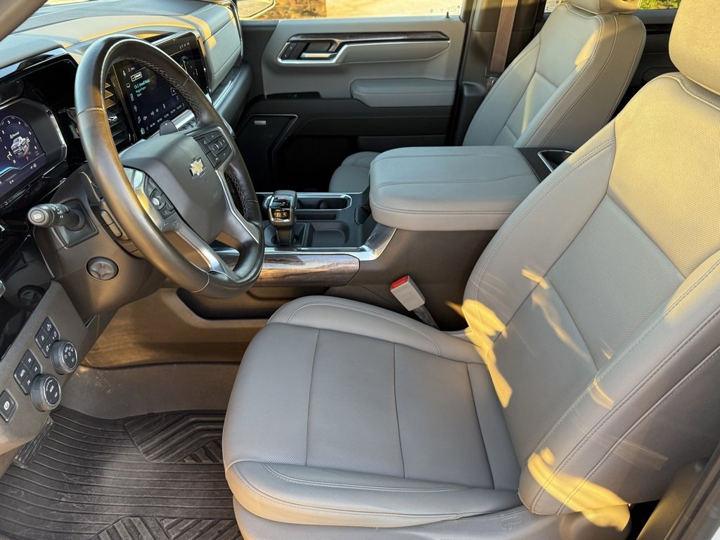 Used 2025 Chevrolet Silverado 1500 LTZ w/ LTZ Premium Package image 18