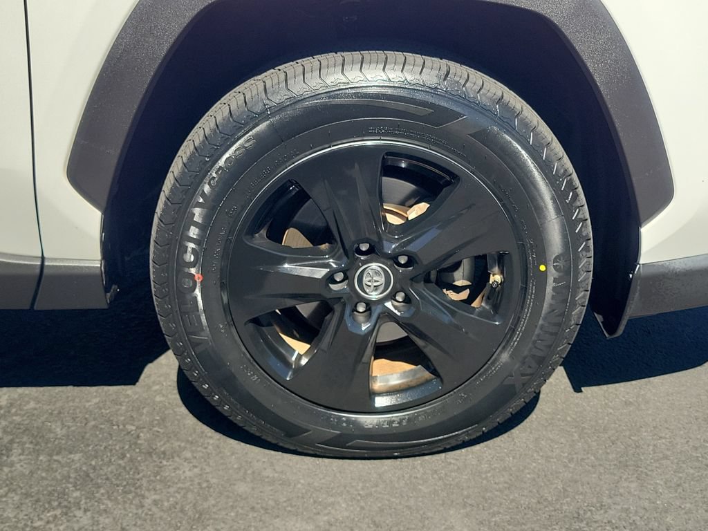 Used 2019 Toyota RAV4 XLE w/ Convenience Package FWD image 8