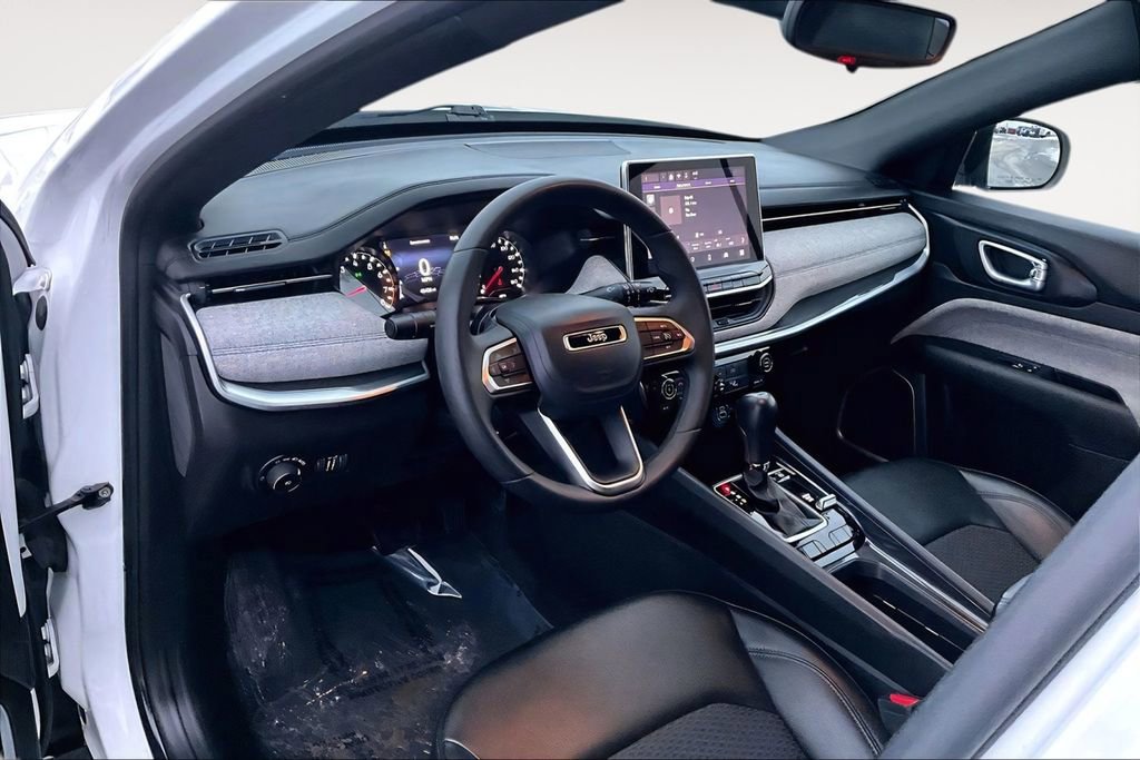 Used 2024 Jeep Compass Latitude image 14
