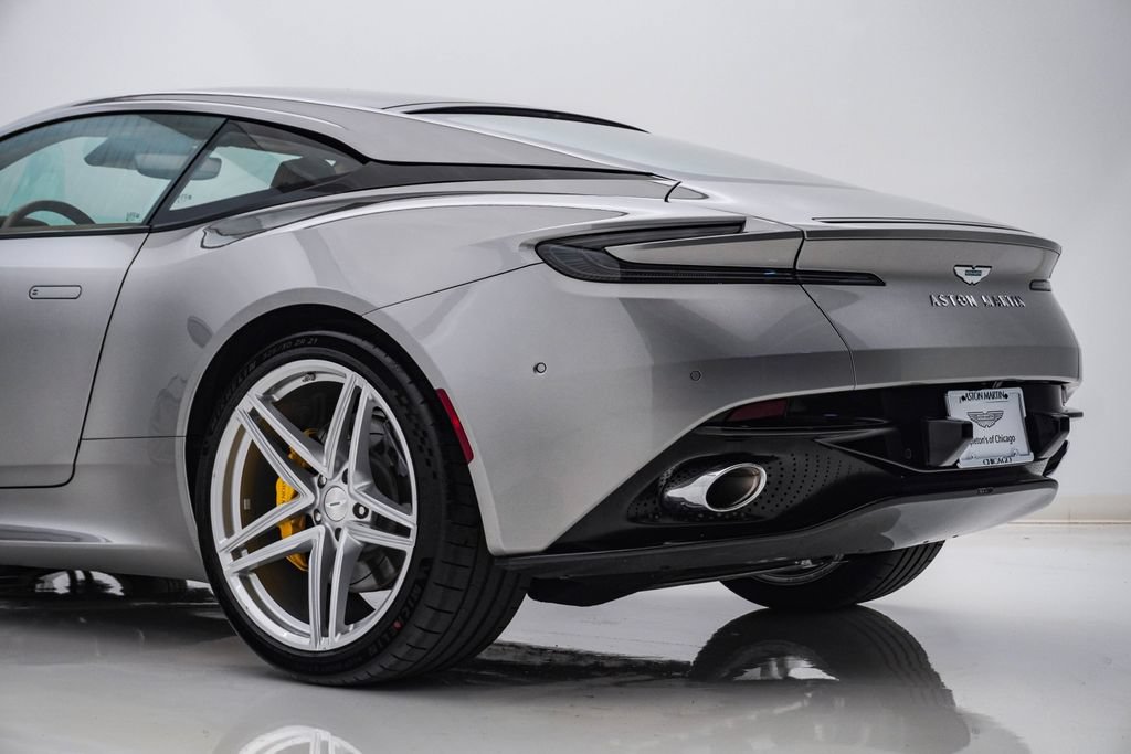 Used 2025 Aston Martin DB12 Coupe RWD image 11