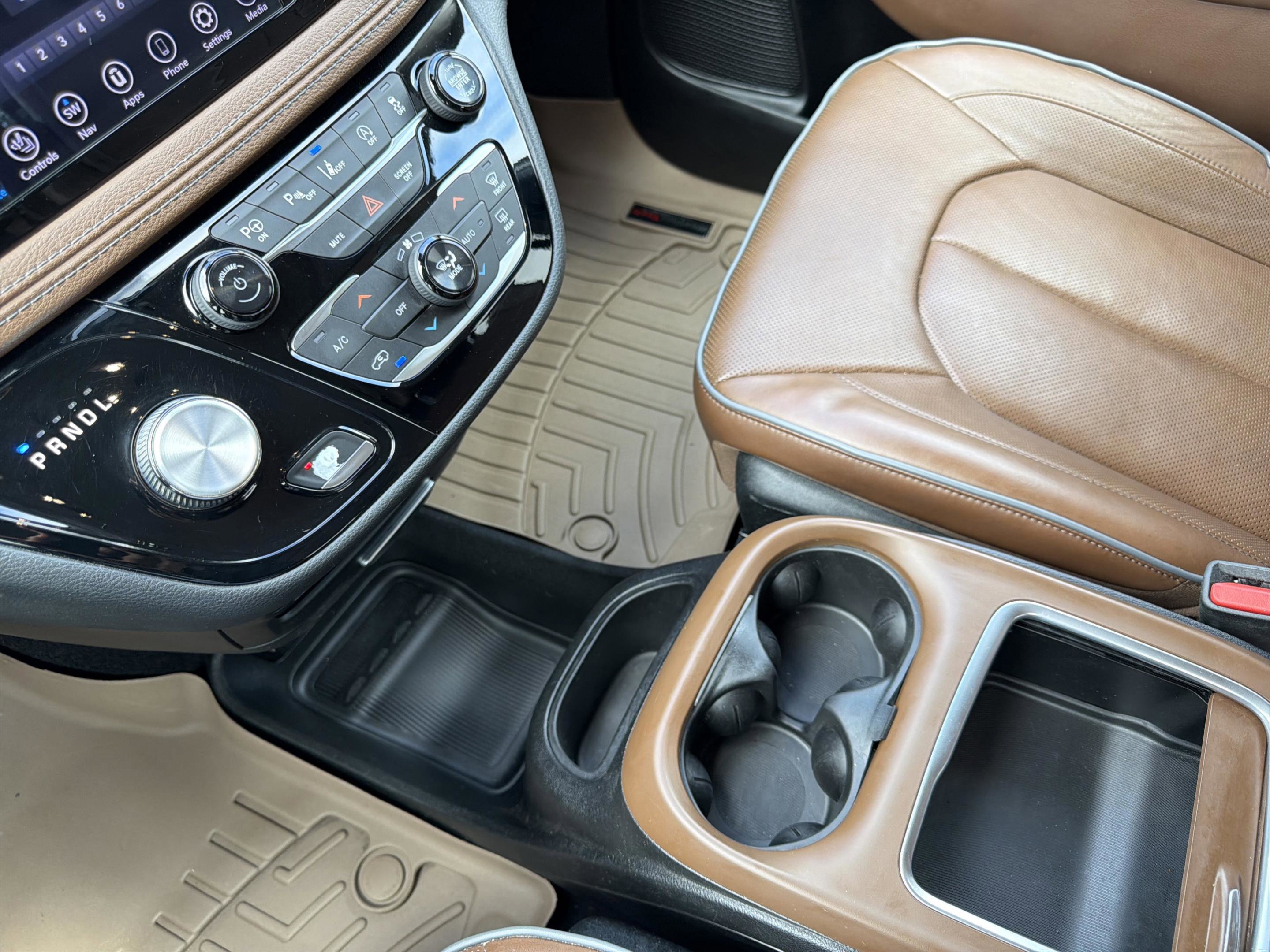 Used 2019 Chrysler Pacifica Limited FWD image 12