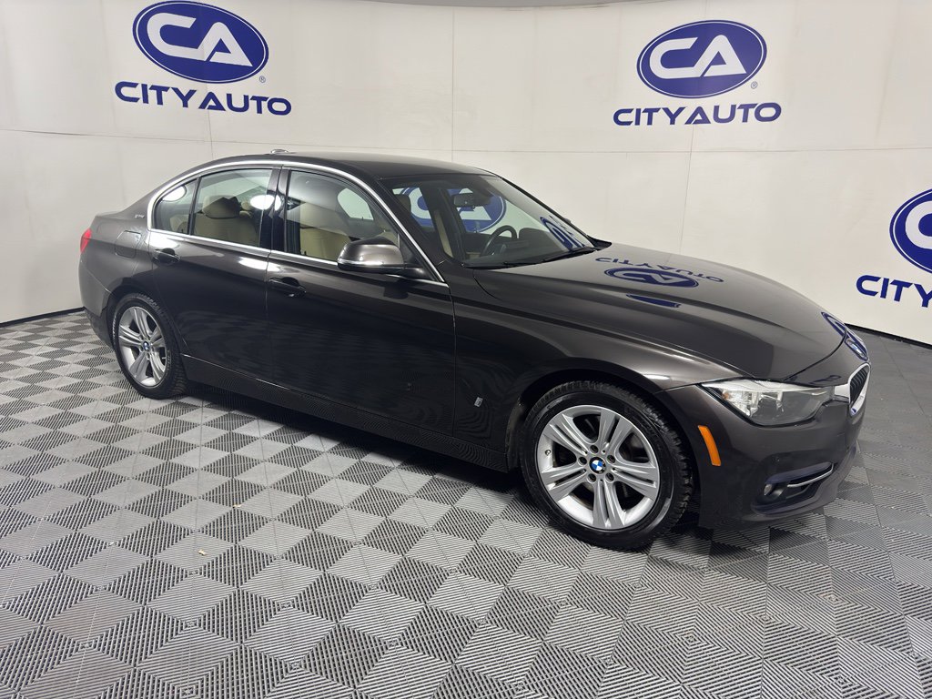 Used 2017 BMW 330e image 1