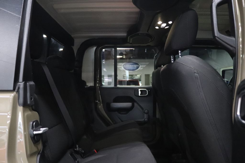 Used 2020 Jeep Gladiator Sport image 18