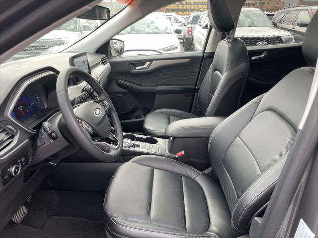Used 2022 Ford Escape SEL w/ Technology Package image 13