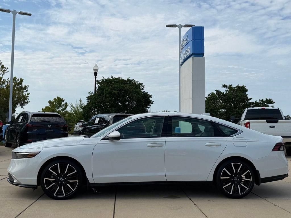 Used 2023 Honda Accord Touring image 6